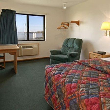 Super 8 Kingdom City Habitación foto