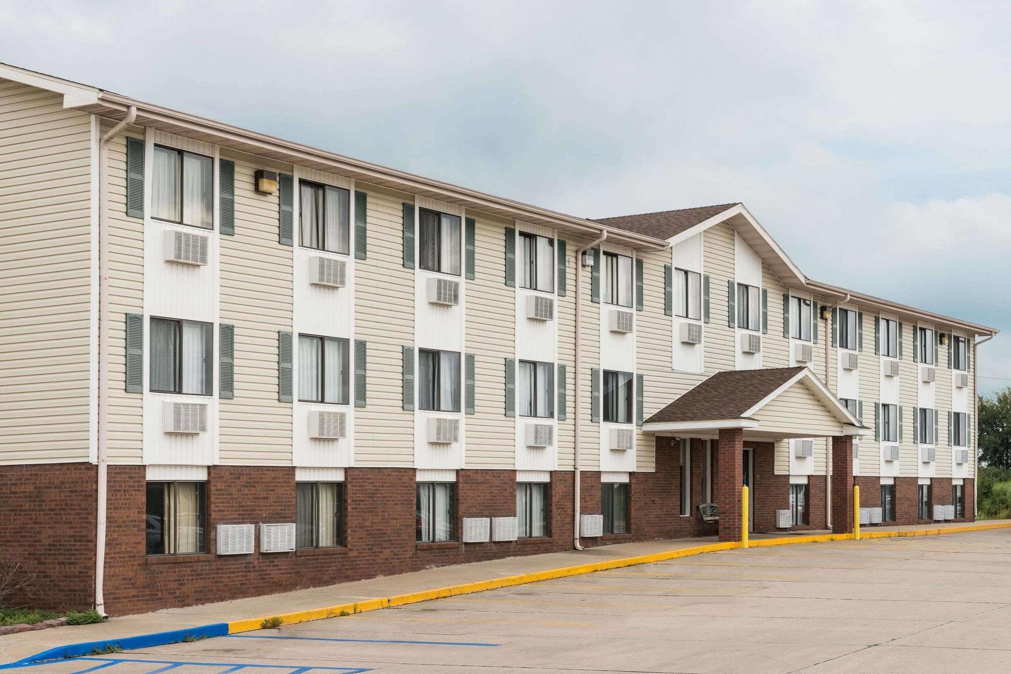 Super 8 Kingdom City Exterior foto